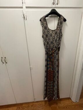 Forever 21 Black and Cream Printed Maxi Dress with Multicolor Accents